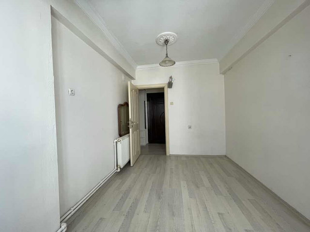 REMAX NEVİN’ DEN KILIÇDEDE’ DE ADLİYE’ YE YAKIN SATILIK 2+1 DAİRE