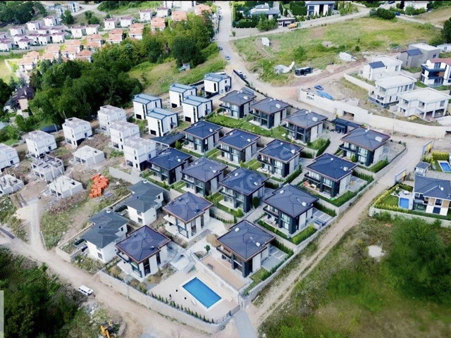 BAŞISKELE YÜKSELIŞ VILLALARINDA DENIZ MANZARALI LÜKS 4+1 VILLA