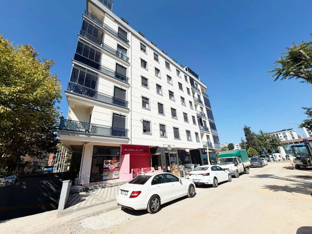 YENİ BİNADA BALKONLU AYRI MUTFAKLI ARAKATTA DAİRE FIRSATI