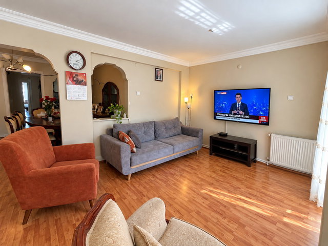 KONAK SAHİLE YAKIN İKİ CEPHEDE ÖNÜ KAPANMAZ SATILIK DAİRE