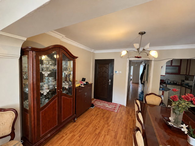 KONAK SAHİLE YAKIN İKİ CEPHEDE ÖNÜ KAPANMAZ SATILIK DAİRE