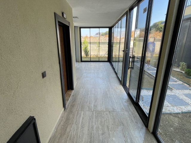 HAVUZLU SITE İÇERISINDE SIFIR 3+1 TRIPLEKS VILLA