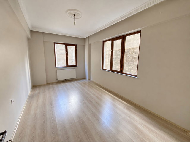 REMAX ARTIS'DEN SARAYBOSNA'DA 3+1 KIRALIK DAIRE
