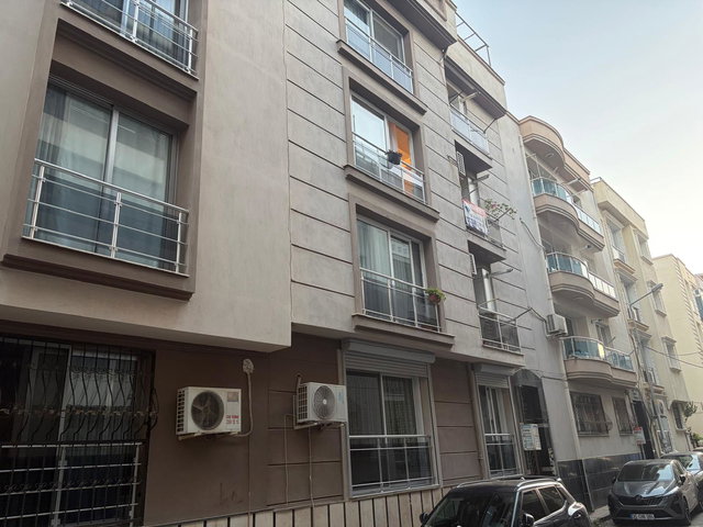 BALÇOVA EĞITIM' DE GENÇ BINADA ARA KAT 3+1 SATILIK DAIRE