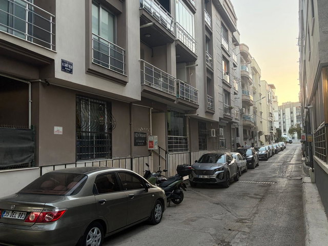 BALÇOVA EĞITIM' DE GENÇ BINADA ARA KAT 3+1 SATILIK DAIRE