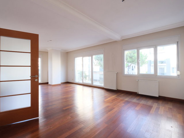 KADIKÖY GÖZTEPE’DE 3+1 | 130 M² BRÜT