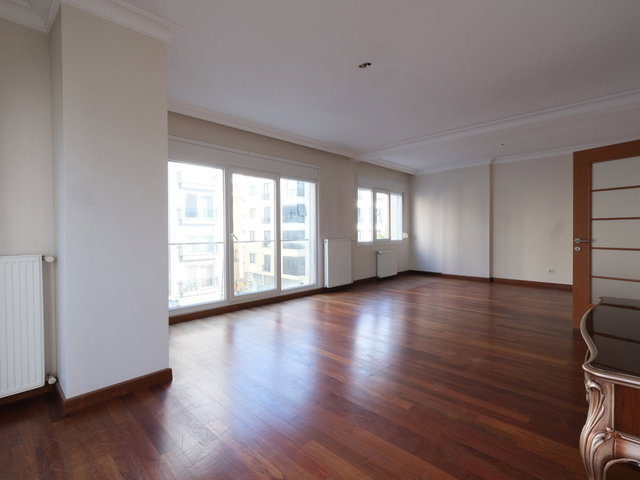KADIKÖY GÖZTEPE’DE 3+1 | 130 M² BRÜT