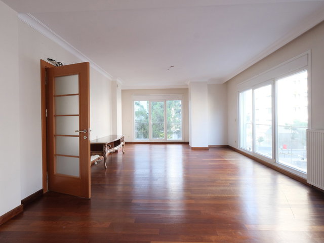 KADIKÖY GÖZTEPE’DE 3+1 | 130 M² BRÜT