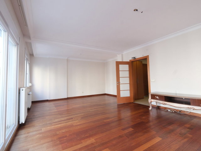 KADIKÖY GÖZTEPE’DE 3+1 | 130 M² BRÜT