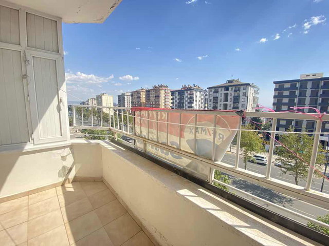 ALPARSLAN TÜRKEŞ BULVARINDA YÜKSEK ARSA PAYLI SATILIK 3+1 DAİRE