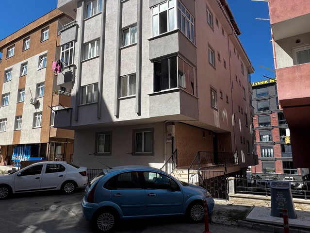 PENDIK ORHANGAZI MAH ETRAFI PENCERELI YARI BODRUM DAIRE