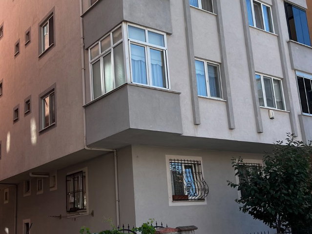 PENDIK ORHANGAZI MAH ETRAFI PENCERELI YARI BODRUM DAIRE