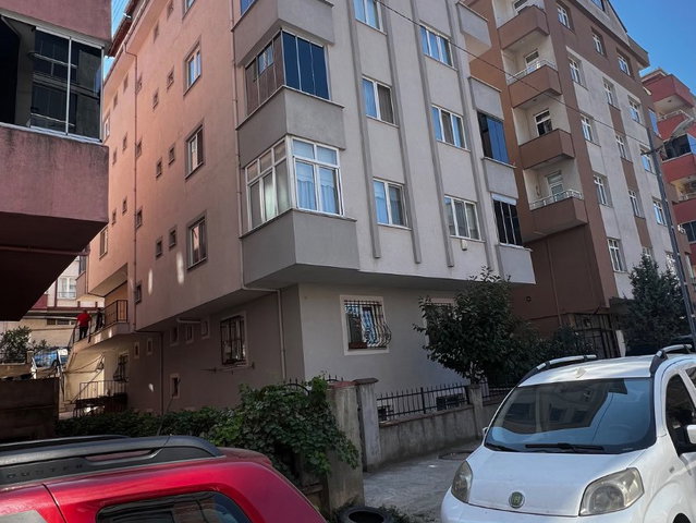 PENDIK ORHANGAZI MAH ETRAFI PENCERELI YARI BODRUM DAIRE