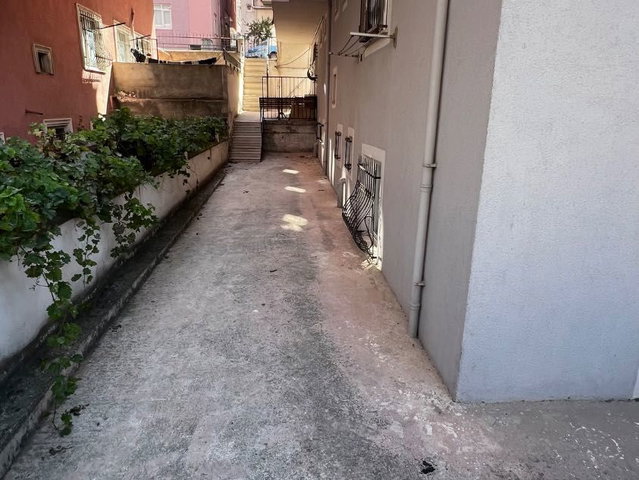 PENDIK ORHANGAZI MAH ETRAFI PENCERELI YARI BODRUM DAIRE