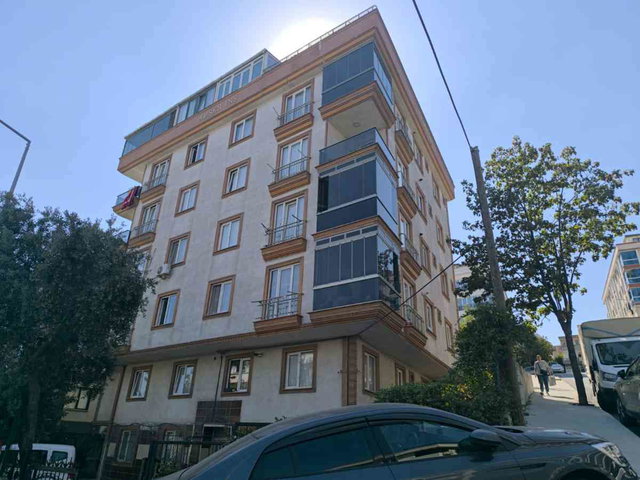 BEYLİKDÜZÜ YAKUPLU DÜZ GİRİŞ 2+1 SATILIK BOŞ DAİRE