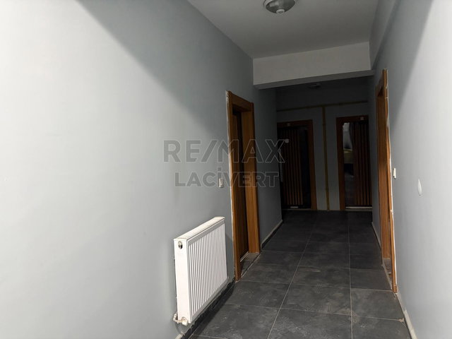 RE/MAX LACİVERT'TEN ŞEHIR MERKEZI'NDE SATILIK 5+1 DUBLEKS DAİRE