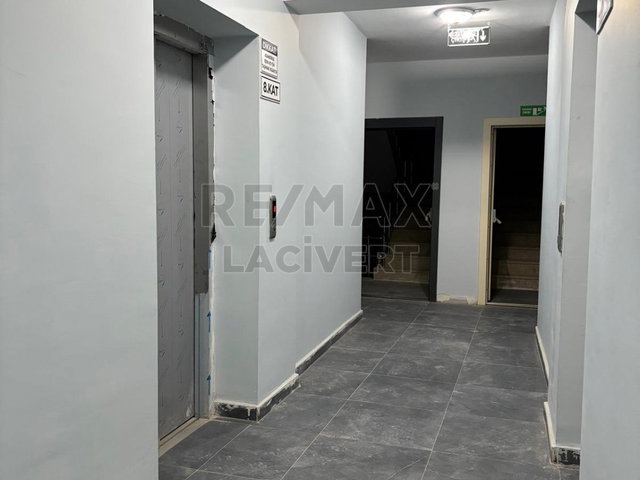 RE/MAX LACİVERT'TEN ŞEHIR MERKEZI'NDE SATILIK 5+1 DUBLEKS DAİRE