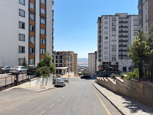 ÖZÇAM SİTESİ’NDE 4+1 | 220 M² BRÜT | 3 CEPHELİ | BALKONLU, MERKEZİ ISITMALI DAİRE