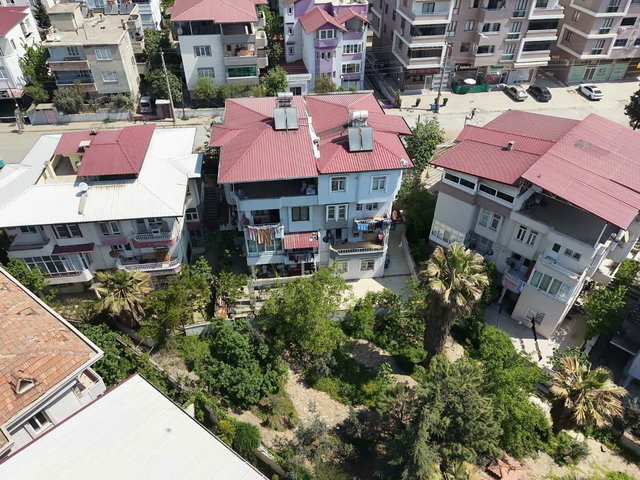 BAHÇELİEVLER’DE 275 M² BRÜT, 6+3 MÜSTAKİL EV | 4 CEPHE, BALKON, KREDİ & TAKAS UYGUN