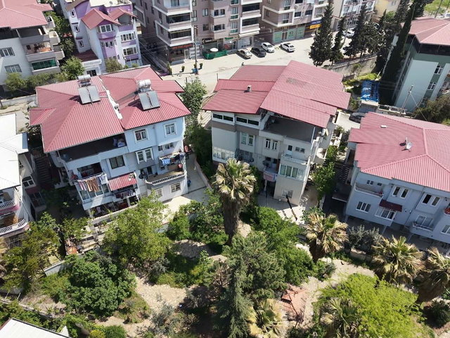 BAHÇELİEVLER’DE 275 M² BRÜT, 6+3 MÜSTAKİL EV | 4 CEPHE, BALKON, KREDİ & TAKAS UYGUN