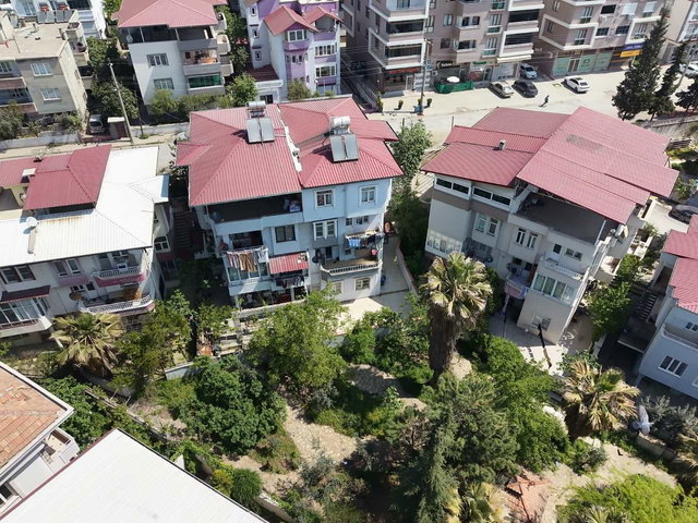 BAHÇELİEVLER’DE 275 M² BRÜT, 6+3 MÜSTAKİL EV | 4 CEPHE, BALKON, KREDİ & TAKAS UYGUN