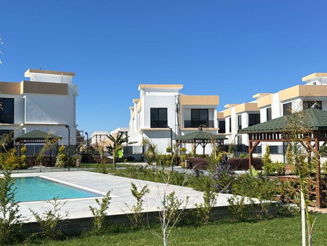 650 £ AİDAT DAHİL | 2+1 HAVUZLU SİTE İÇERİSİNDE | SIFIR EŞYALI