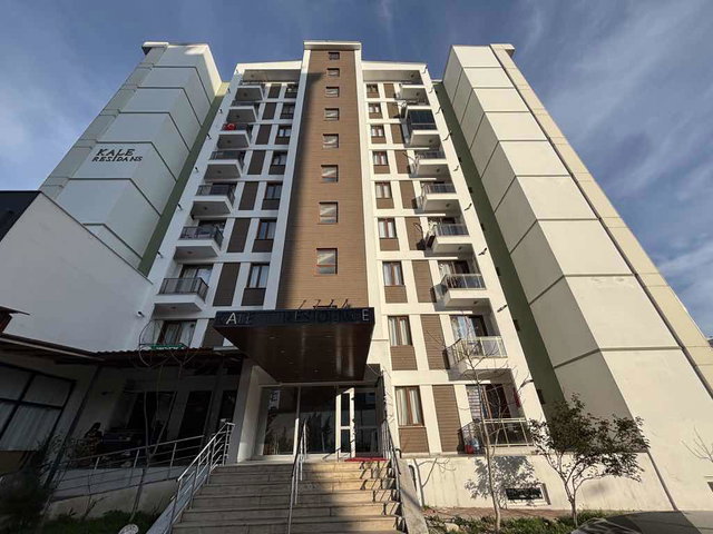 REMAX YENİ'DEN HARİKA KONUMLU EŞYALI BALKONLU KİRALIK 1+1 DAİRE