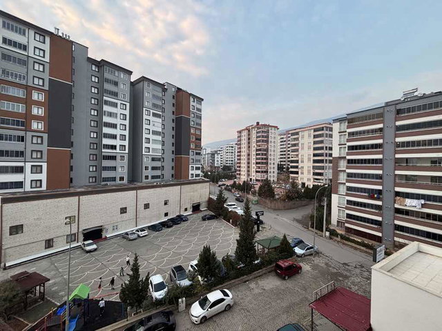 REMAX YENİ'DEN HARİKA KONUMLU EŞYALI BALKONLU KİRALIK 1+1 DAİRE