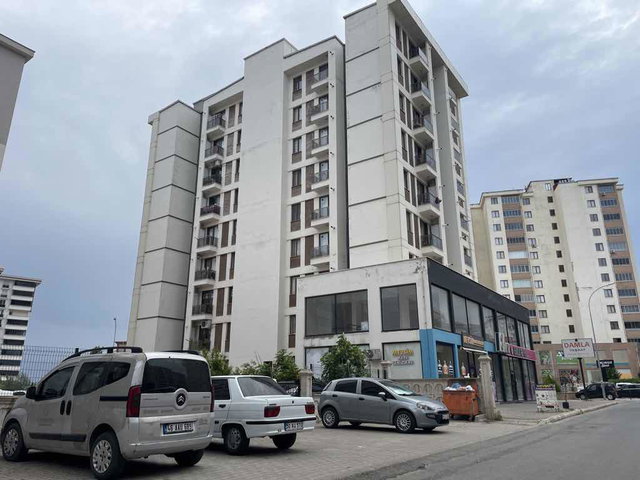 REMAX YENİ'DEN HARİKA KONUMLU EŞYALI BALKONLU KİRALIK 1+1 DAİRE