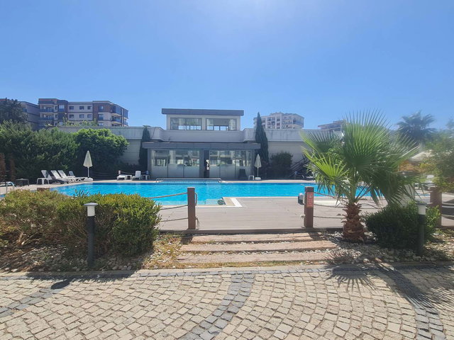 ÇİĞLİ MARKA 333’TE BÜYÜK TİP 2+1 HAVUZ VE PEYSAJ MANZARALI  KİRALIK DAİRE