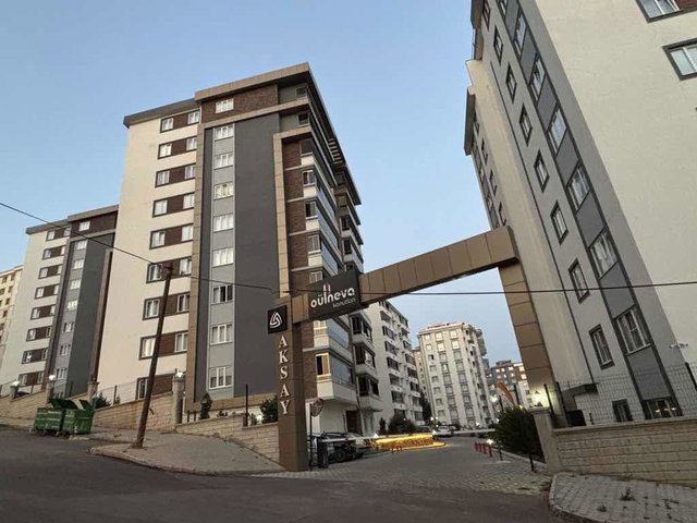 REMAX YENİ'DEN GÜLNEVA KONUTLARI SATILIK 4+1 SİTE İÇİ LÜKS DAİRE