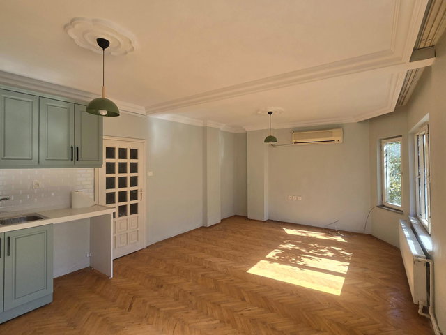 BİGA ÇARŞI MERKEZİNDE, İSTİKLAL CADDESİ ÜZERİNDE ARA KAT SATILIK 2+1 DAİRE