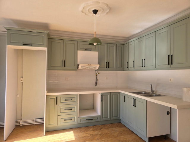 BİGA ÇARŞI MERKEZİNDE, İSTİKLAL CADDESİ ÜZERİNDE ARA KAT SATILIK 2+1 DAİRE
