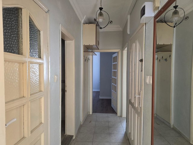 BİGA ÇARŞI MERKEZİNDE, İSTİKLAL CADDESİ ÜZERİNDE ARA KAT SATILIK 2+1 DAİRE
