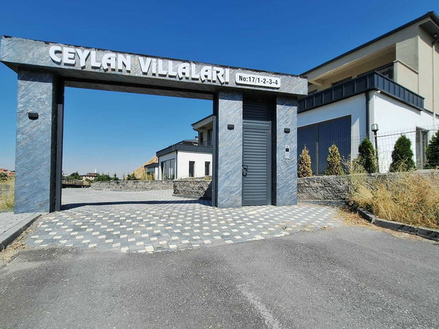 MELIKGAZI BECENDE 4.5+1 SATILIK LÜKS VILLA