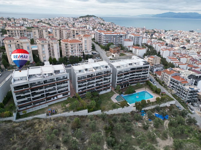 KUŞADASI’NDA EŞYALI 3+1 ÇİFT BANYO HAVUZLU DOĞALGAZLI KAPALI MUTFAKLI KİRALIK DAİRE