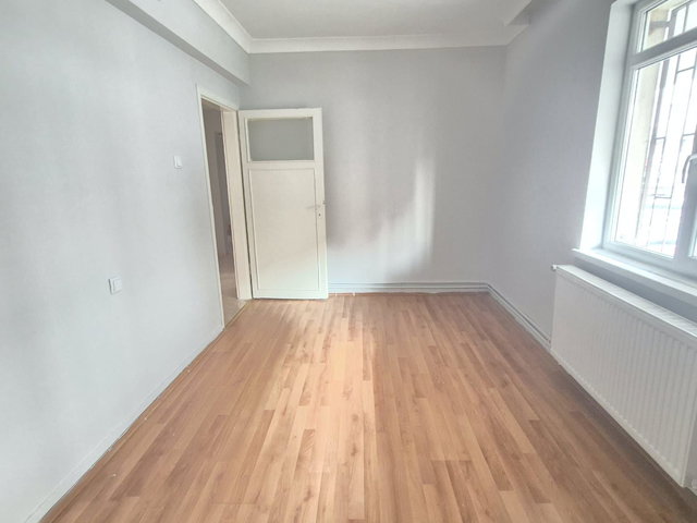 ETİMESGUT'TA ARA KATTA KİRALIK 3+1 DAİRE