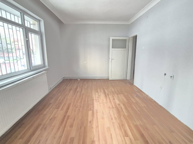 ETİMESGUT'TA ARA KATTA KİRALIK 3+1 DAİRE