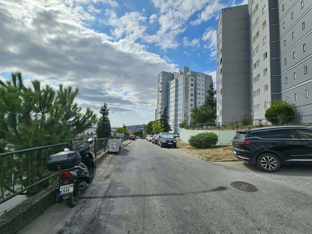 İZMIT YUVAM AKARCA C1-2 BLOKTA YAPILI ARA KAT 3+1 SATILIK DAIRE