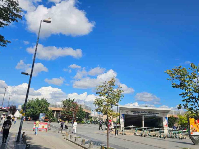 ÜSKÜDAR MERKEZDE SATILIK 2+1 DAİRE 75 M2 METRO- İSKELE 5 DAKİKA