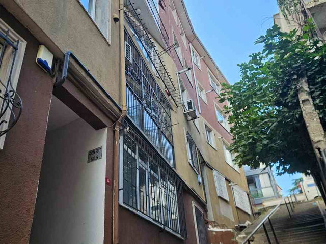 ÜSKÜDAR MERKEZDE SATILIK 2+1 DAİRE 75 M2 METRO- İSKELE 5 DAKİKA