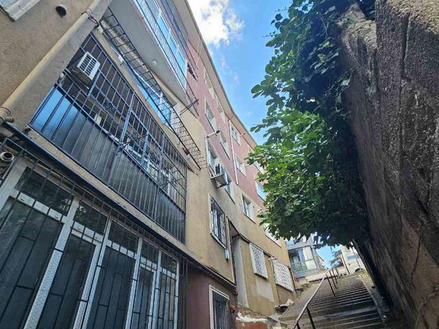 ÜSKÜDAR MERKEZDE SATILIK 2+1 DAİRE 75 M2 METRO- İSKELE 5 DAKİKA