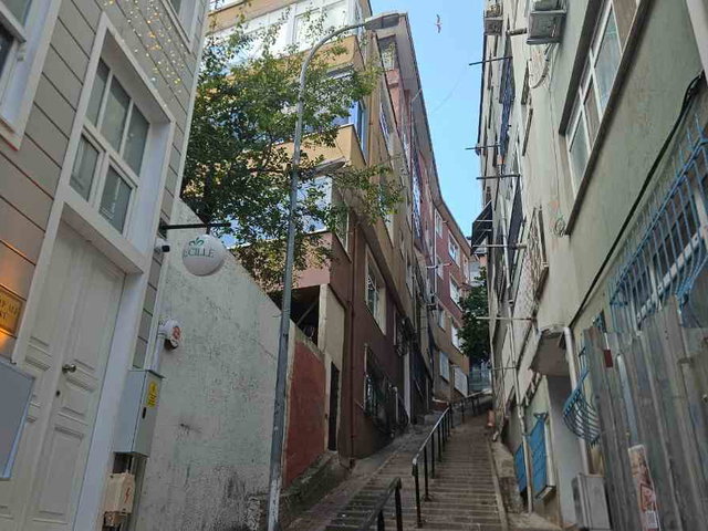 ÜSKÜDAR MERKEZDE SATILIK 2+1 DAİRE 75 M2 METRO- İSKELE 5 DAKİKA