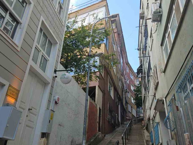 ÜSKÜDAR MERKEZDE SATILIK 2+1 DAİRE 75 M2 METRO- İSKELE 5 DAKİKA