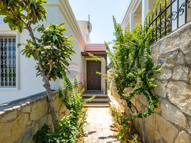 BODRUM ESKİÇEŞME'DE DENİZ MANZARALI 4+1 MÜSTAKİL VİLLA!