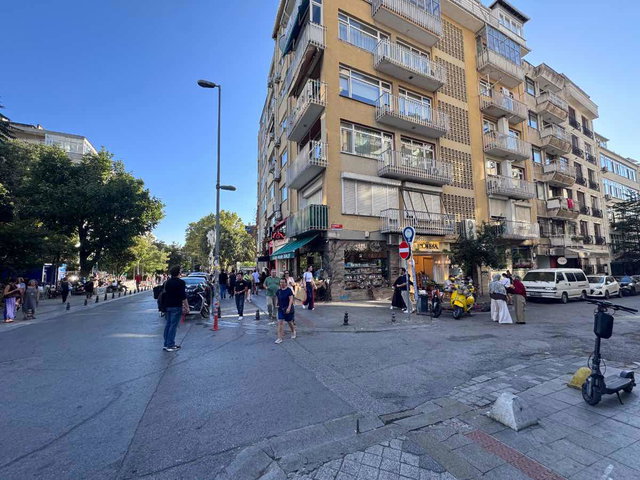 MODA CAFERAĞA'DA 176M2 NET 5+1 KİRALIK DAİRE