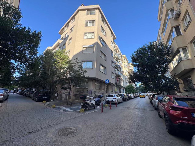 MODA CAFERAĞA'DA 176M2 NET 5+1 KİRALIK DAİRE