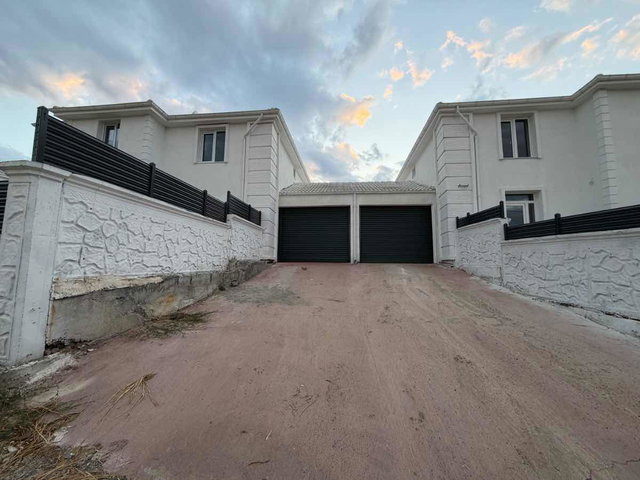 REMAX DEM'DEN IŞIKPINAR' DA 1000 M2 ARSA İÇİNDE SATILIK VİLLA