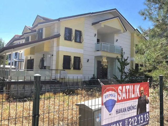 DENIZLI ALBAYRAK'TA 500 M2 ARSA IÇINDE VILLA