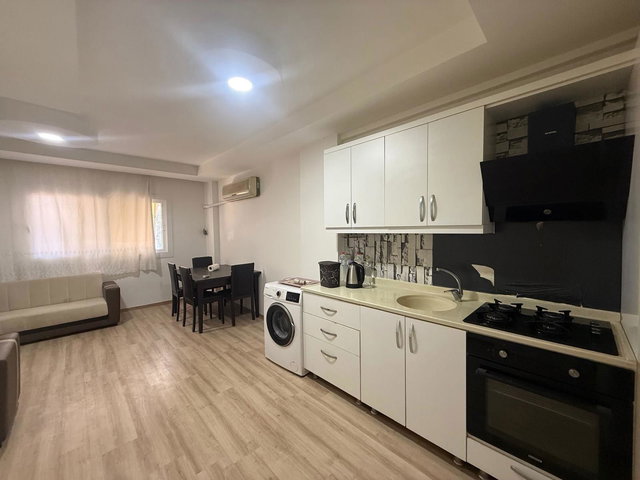 REMAX RİNA'DAN BAHÇELİEVLER'DE KİRACILI YATIRIMLIK 1+1
